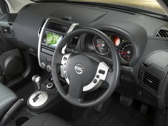 2010-nissan-x-trail-interior.jpg