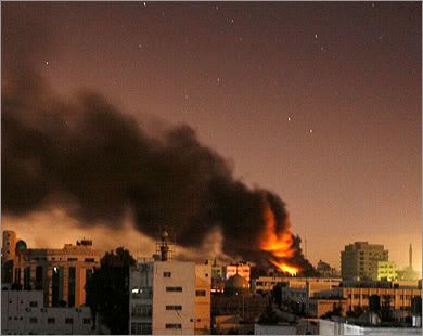 وأرفقوا الهجوم البري بقصف مكثف على قطاع غزة - الجزيرة