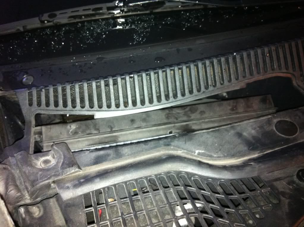 How to Change the Cabin Air Filter on a Chrysler 300/300C Truck