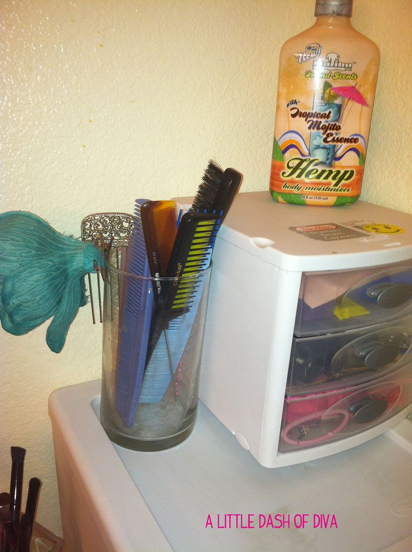 photo haircombsandbrushes_zpsbeaa27f9.jpg