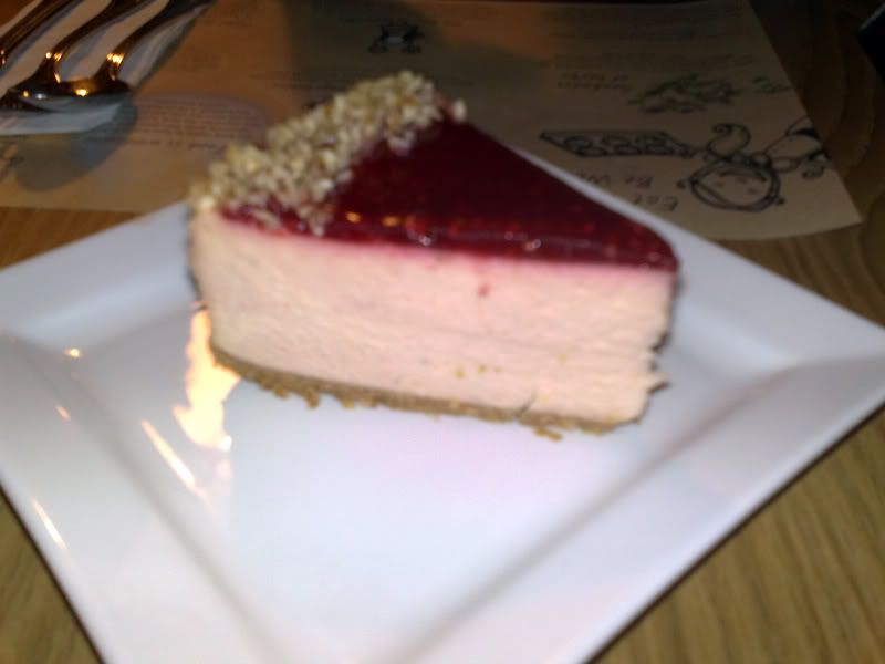 Here here! Wrong focus! Da da...the Ruby Strawberry Cheesecake!