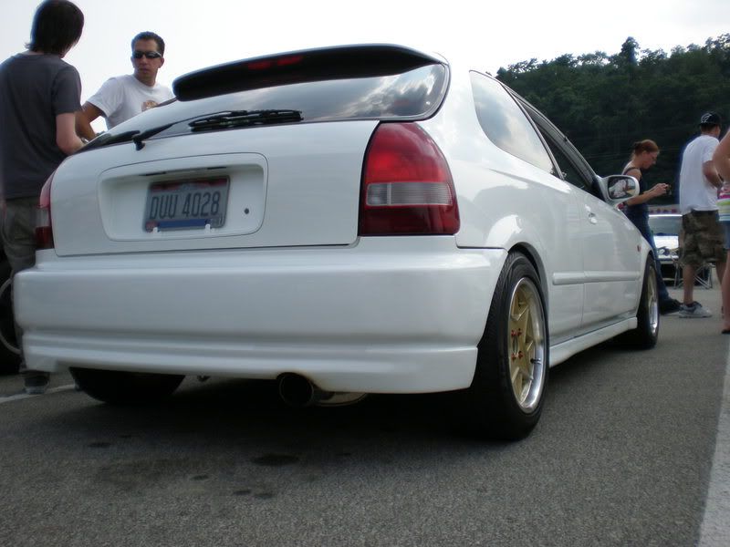 http://i127.photobucket.com/albums/p153/Jtro15/Honda-Tech%20Meet%2008/P7190038.jpg