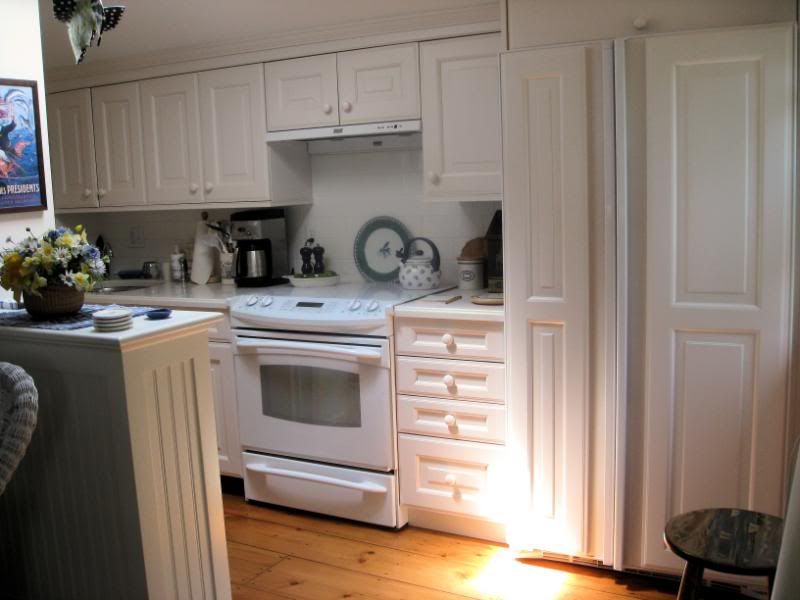 Do your white/cream cabinets match trim? - Kitchens Forum - GardenWeb