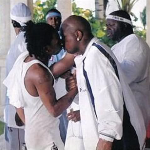 https://i127.photobucket.com/albums/p123/west-phoenix-az/lil-wayne-kissing-baby.jpg